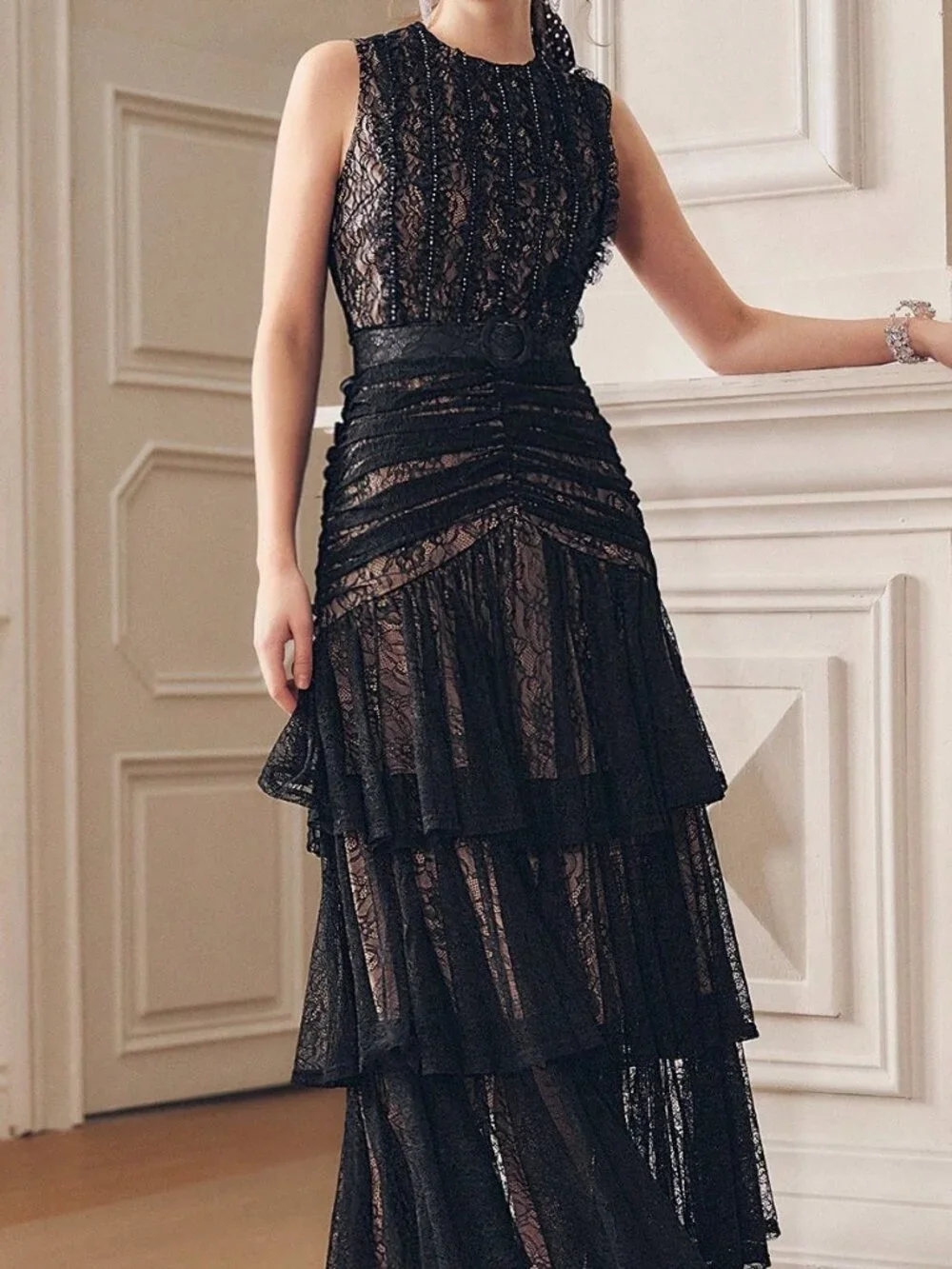 Black Elegant Women's Sleeveless Lace Layered Dress - Picture 2 of 7